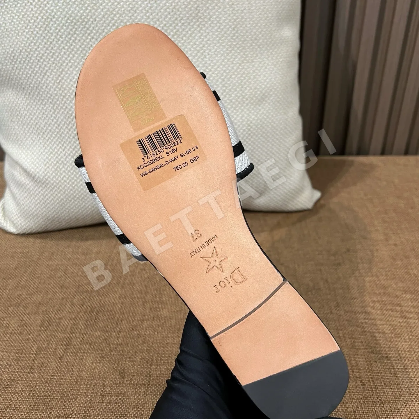 디올 자수 캔버스 샌들 상세 이미지 9