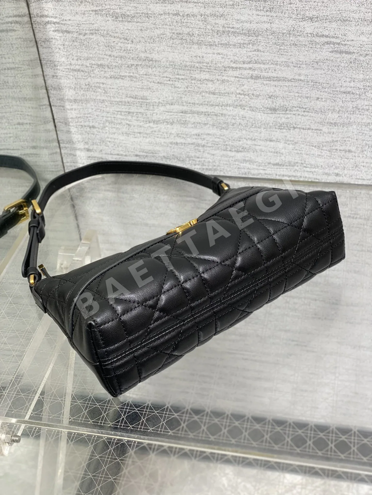 디올 미니 램스킨 숄더백 상세 이미지 7