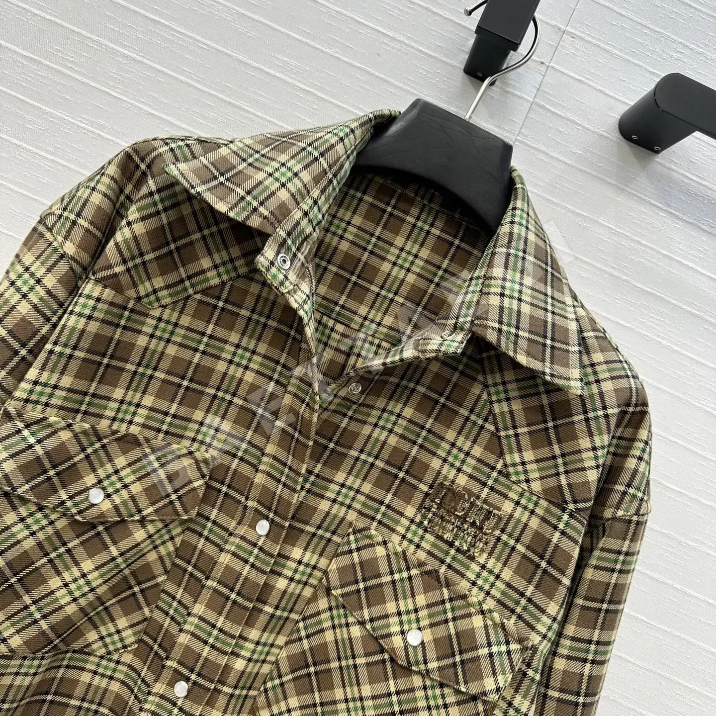 미우미우 울 체크 롱 셔츠 여성의류 상세 이미지 5