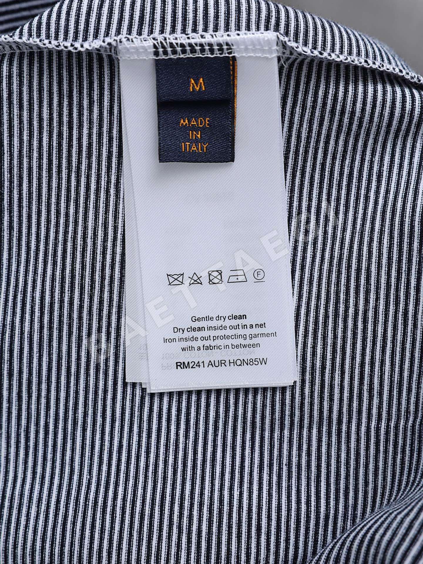 루이비통 로고 스트라이프 코튼 반팔티셔츠 상세 이미지 10