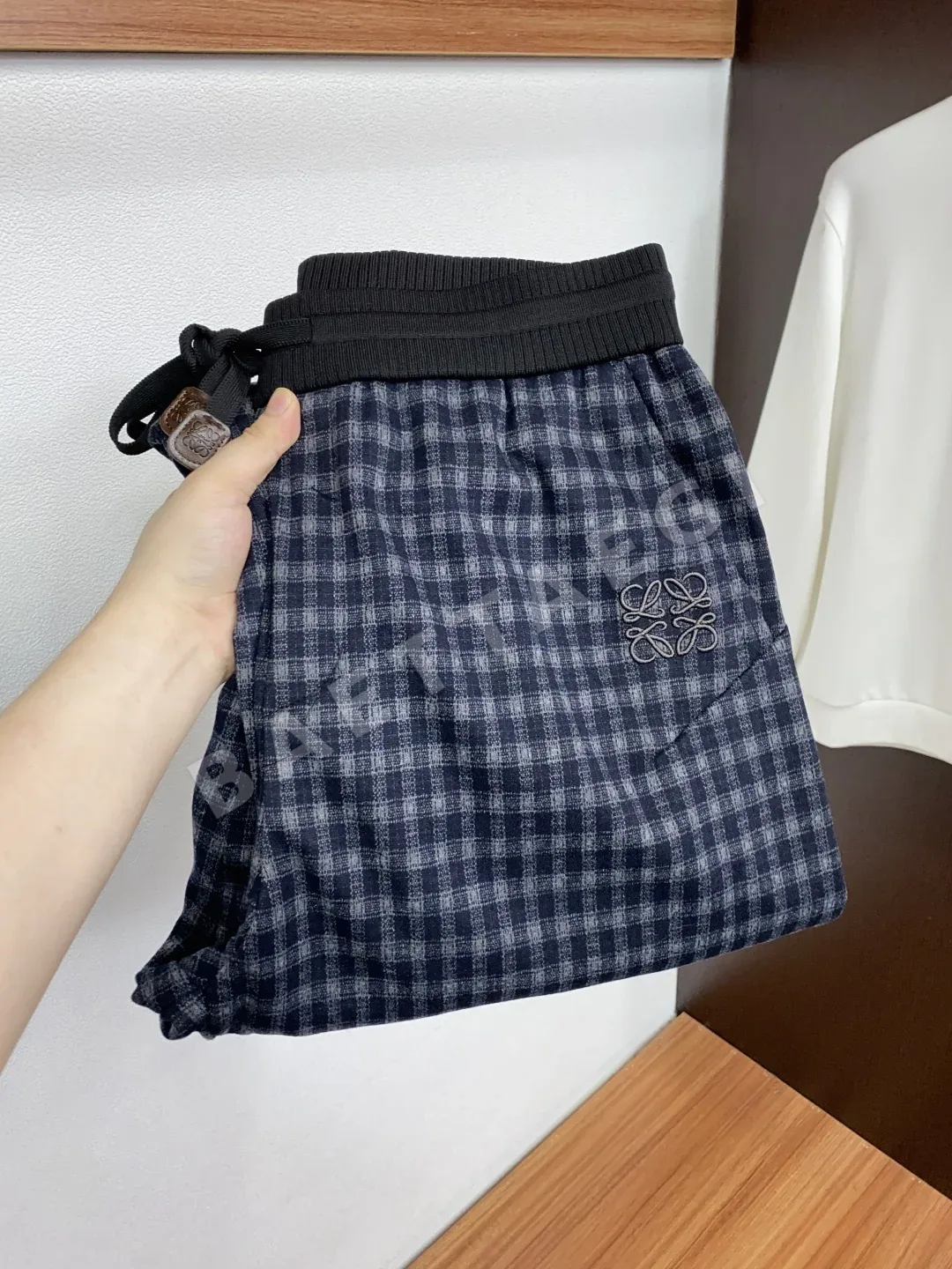 로에베 체크 소프트 원단 자수 남성 바지 205553