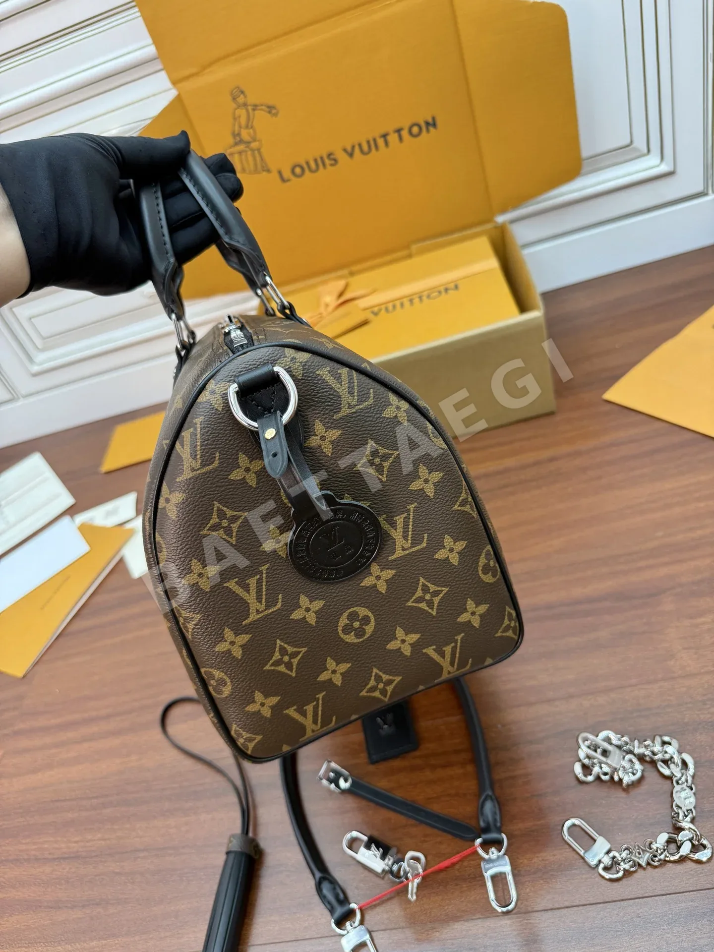 루이비통 다이아몬드 패턴 천연 가죽 가방 M12243 상세 이미지 8