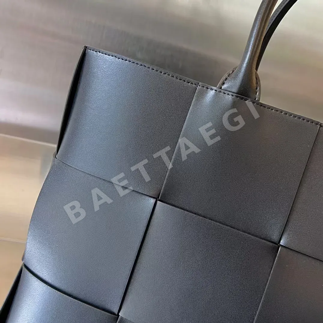 보테가베네타 아르코 토트백 (Arco Tote) 미디엄 729244 37*27*9cm 상세 이미지 3