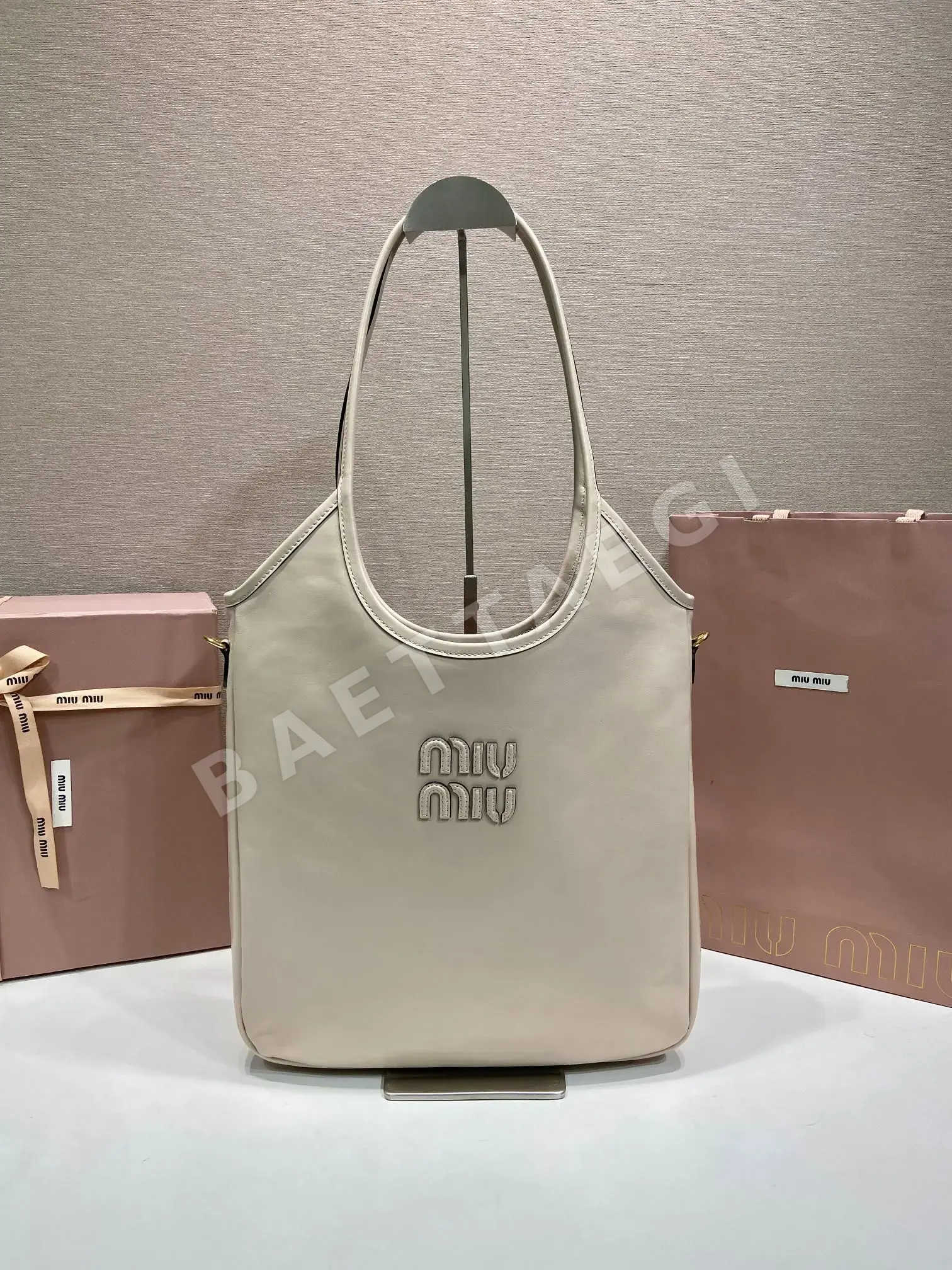 미우미우 가방 5BG311