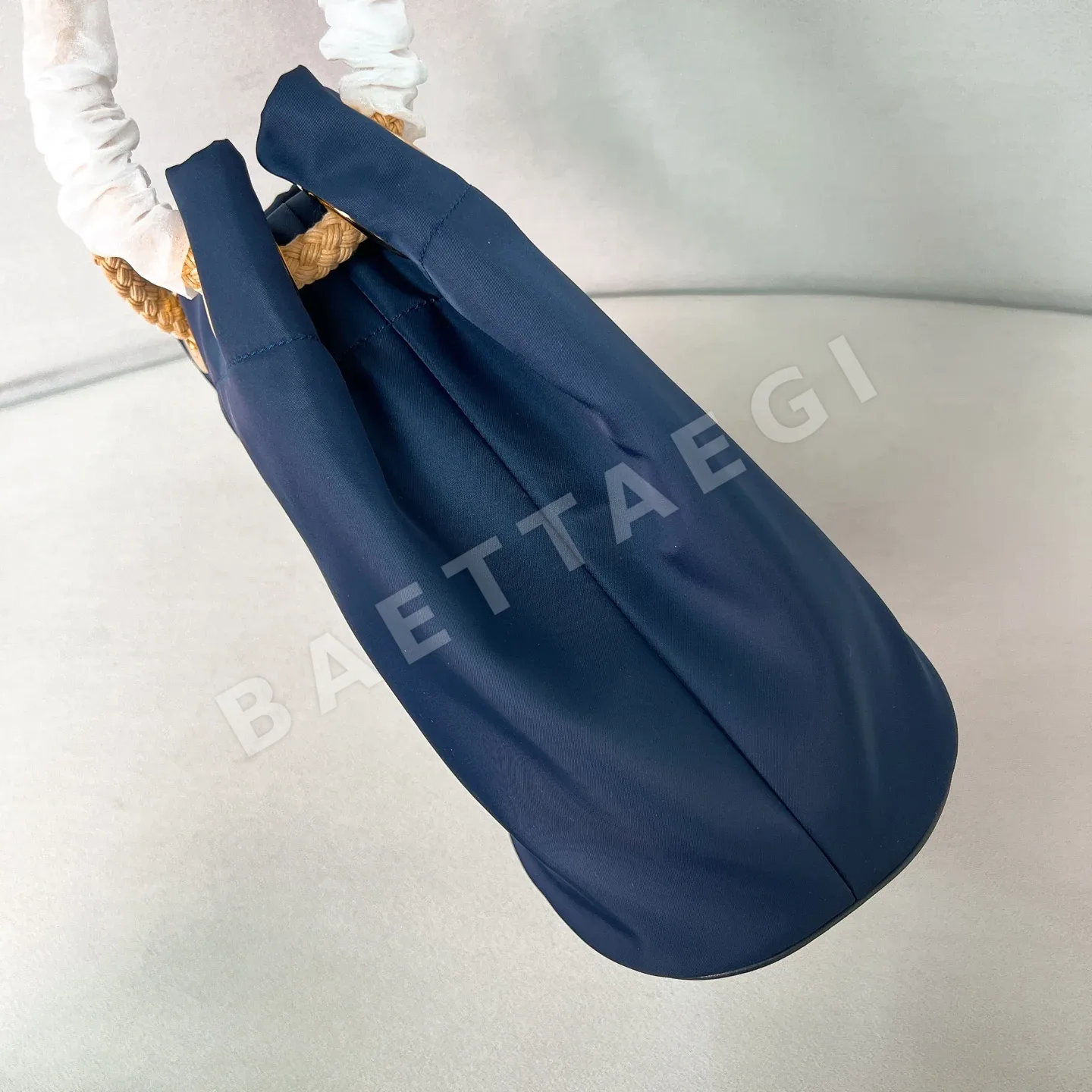 프라다 나일론 버킷백 1BE082 상세 이미지 3