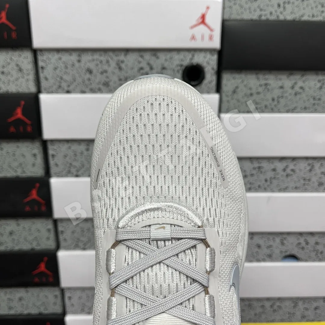 나이키 줌 보메로 18 HM6803-009 201113 Nike Zoom Vomero 18 상세 이미지 5