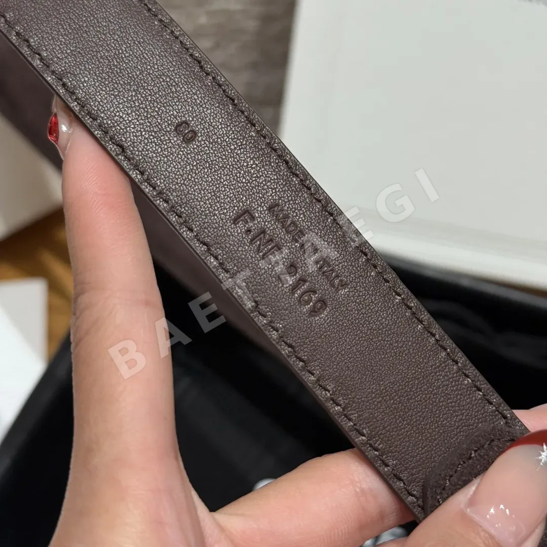 셀린느 트리옴프 스웨이드 가죽 벨트 상세 이미지 8