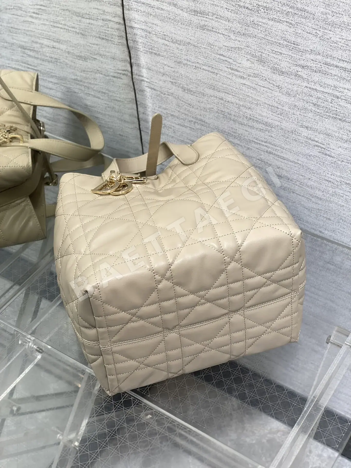 디올 뚜주흐 블랙 카프스킨 토트백 상세 이미지 7