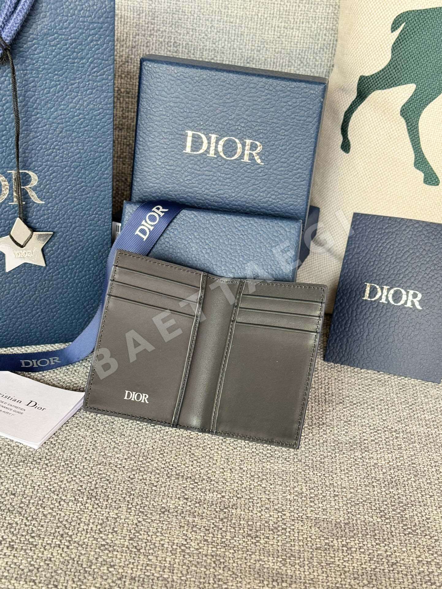 디올 CD 다이아몬드 패턴 세로형 지갑 상세 이미지 6