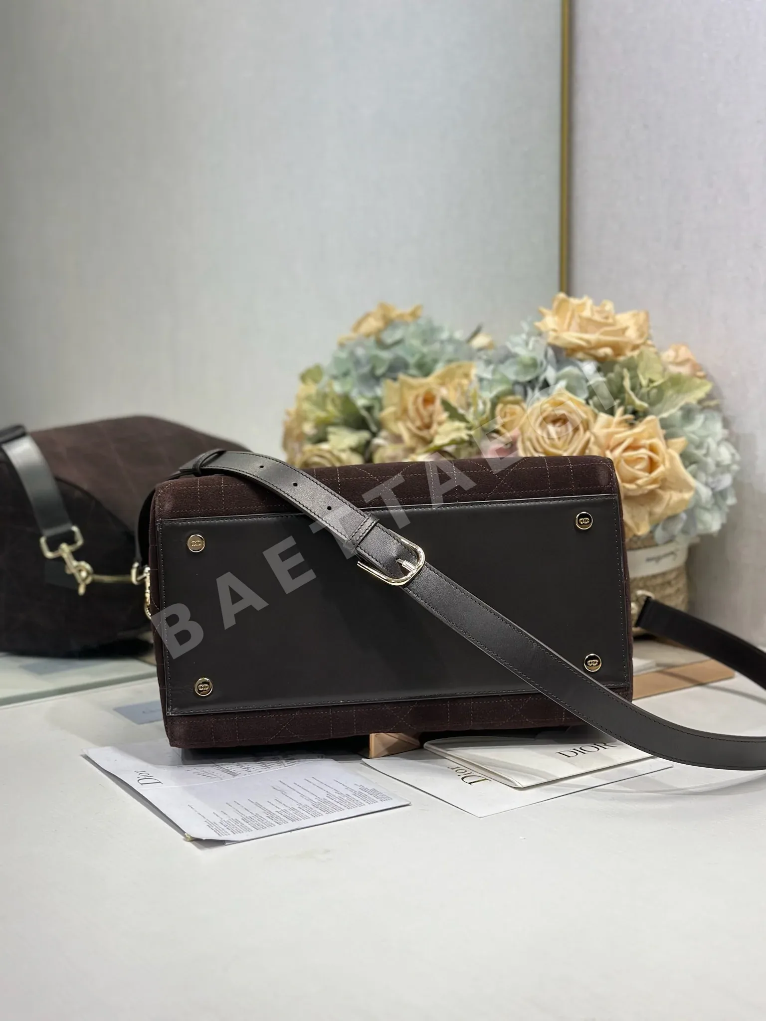 디올 레이디 다크브라운 플리스 패치워크 핸드백 상세 이미지 4