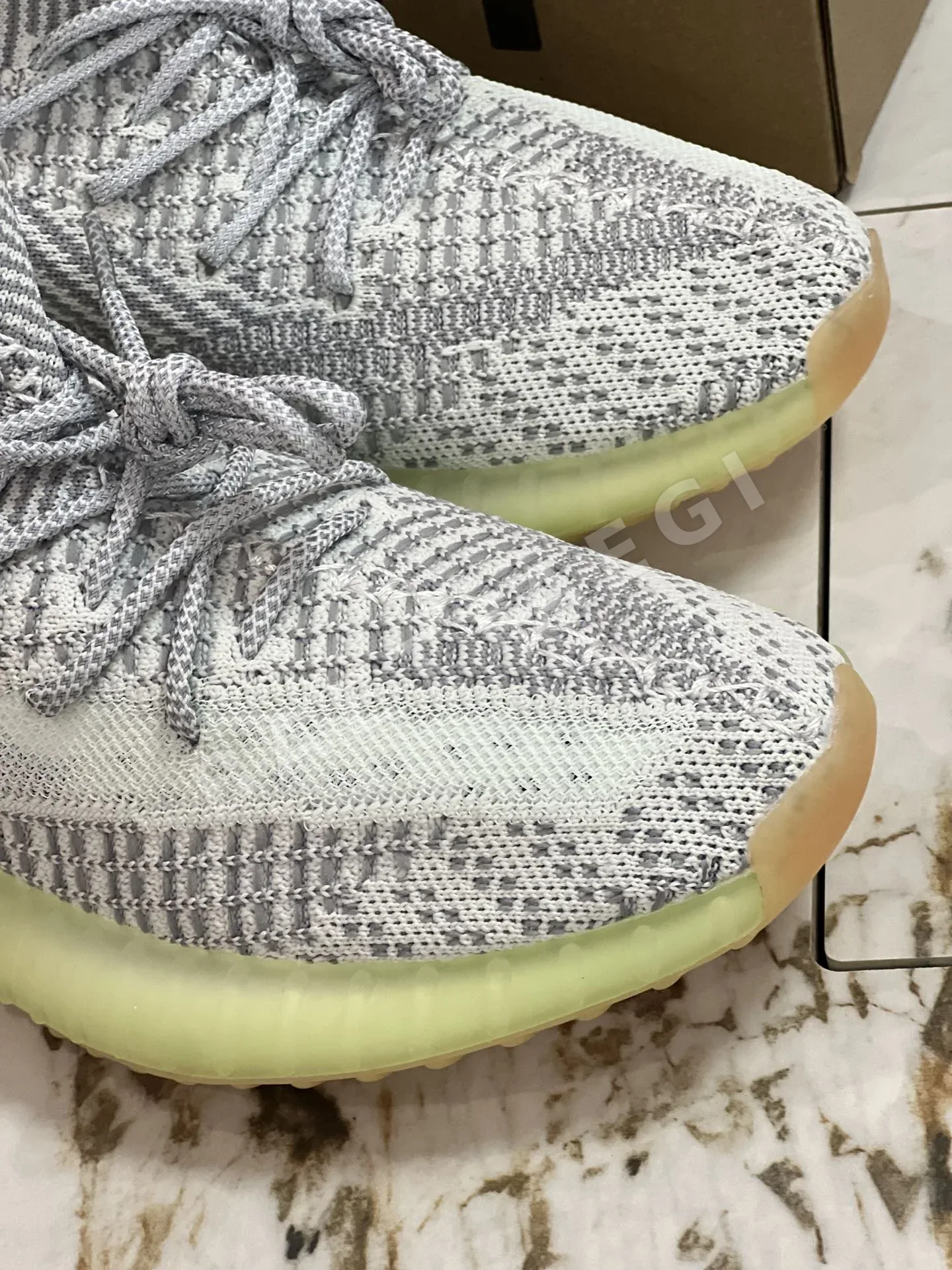 아디다스 YEEZY350 남성 신발 상세 이미지 6