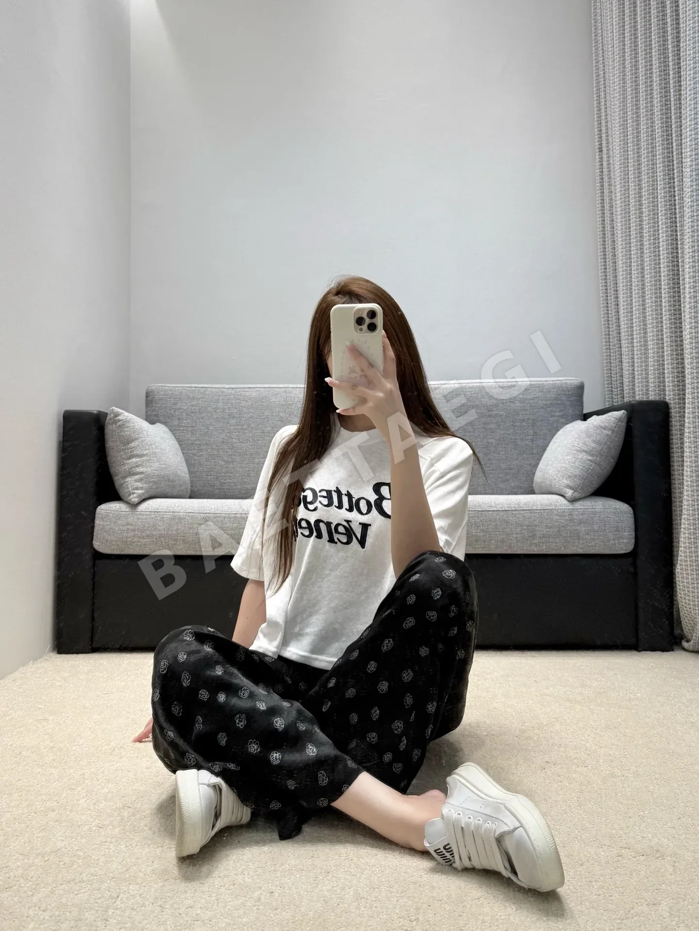 보테가베네타 플로키 로고 크롭드 반팔 티셔츠 상세 이미지 9