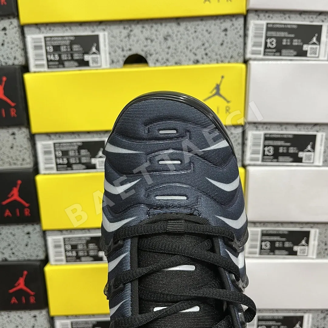 나이키 [OT] 에어 베이퍼맥스 플러스 블랙 그레이 레드 AQ8632-001 201579 Nike Air VaporMax Plus Shark 상세 이미지 4