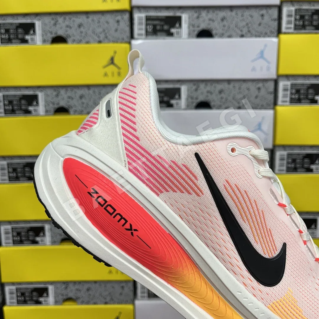 나이키 줌 보메로 18 HM6804-100 201095 Nike Zoom Vomero 18 상세 이미지 7