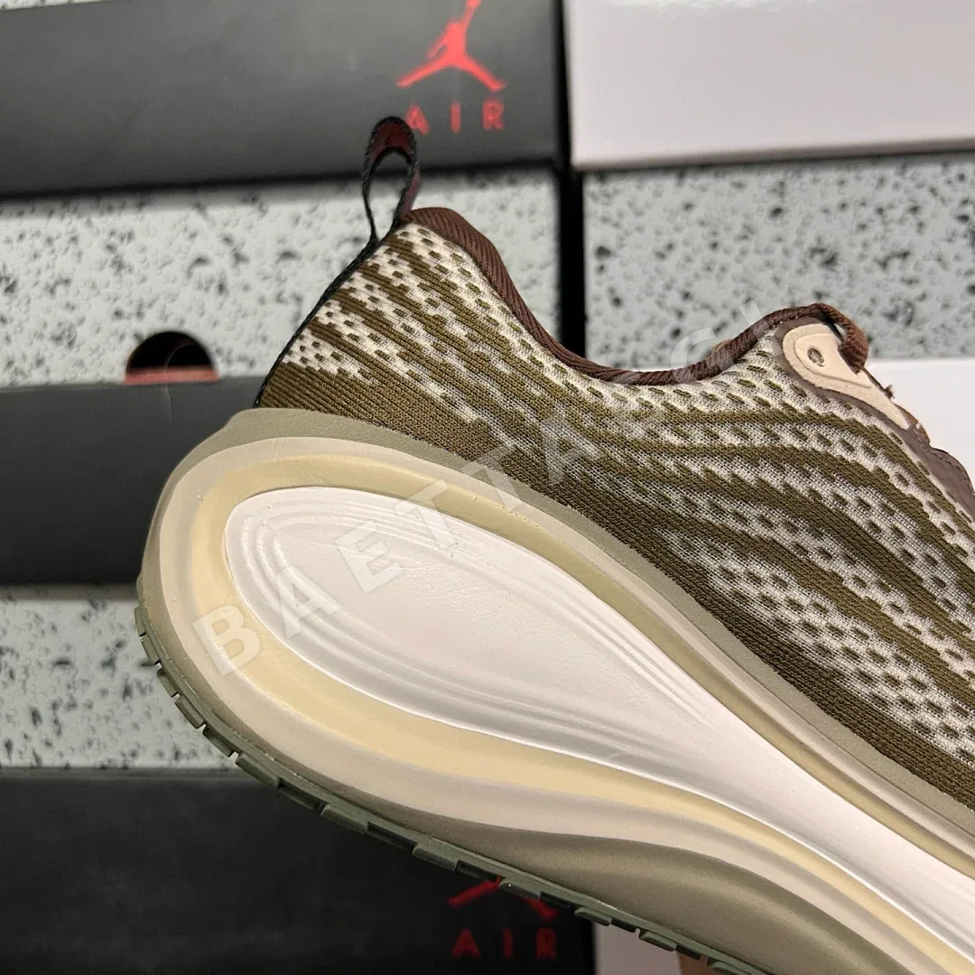 나이키 [XY] 보메로 플러스 IQ4482-001 201247 Nike Vomero Plus Caldera Brown Dark Field 상세 이미지 4