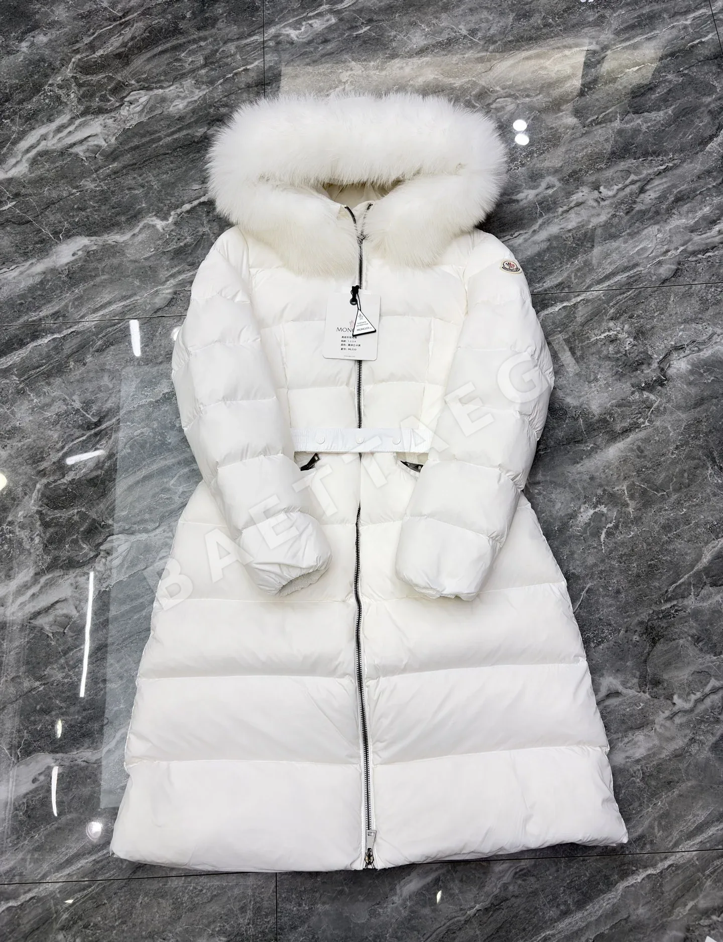 몽클레르 여성 후드 슬림핏 다운 패딩 상세 이미지 3