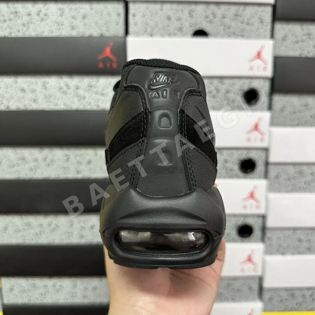 나이키 [GX] 에어 맥스 95 CI3705-001 201224 Nike Air Max 95 Essential Triple Black 상세 이미지 3