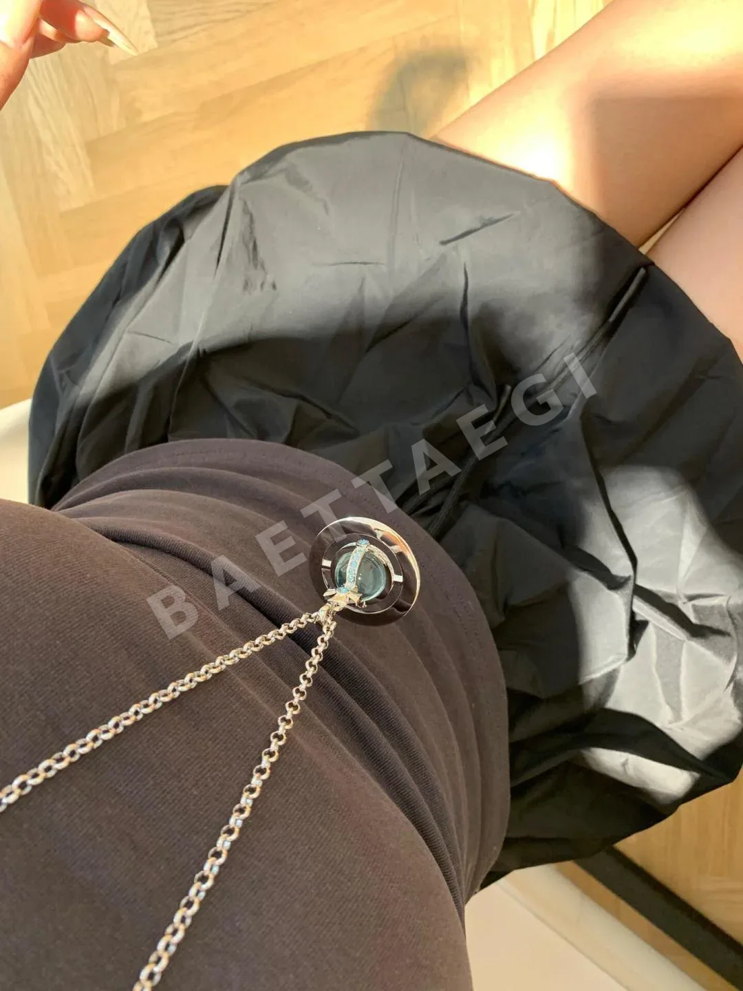 비비안웨스트우드 크라운 토성장식 목걸이 상세 이미지 8
