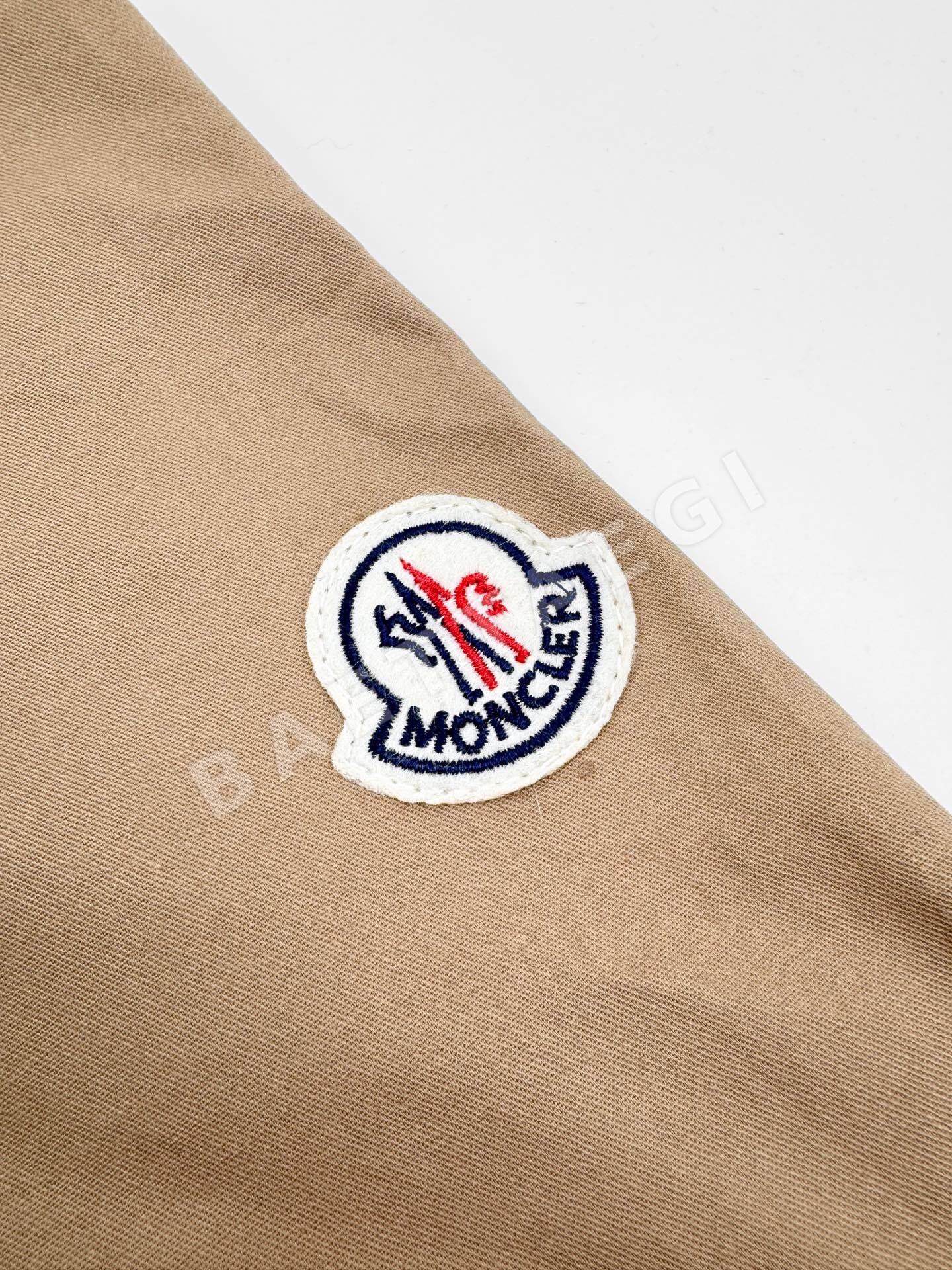 몽클레르 남성 로고 자수 반팔 티셔츠 상세 이미지 6