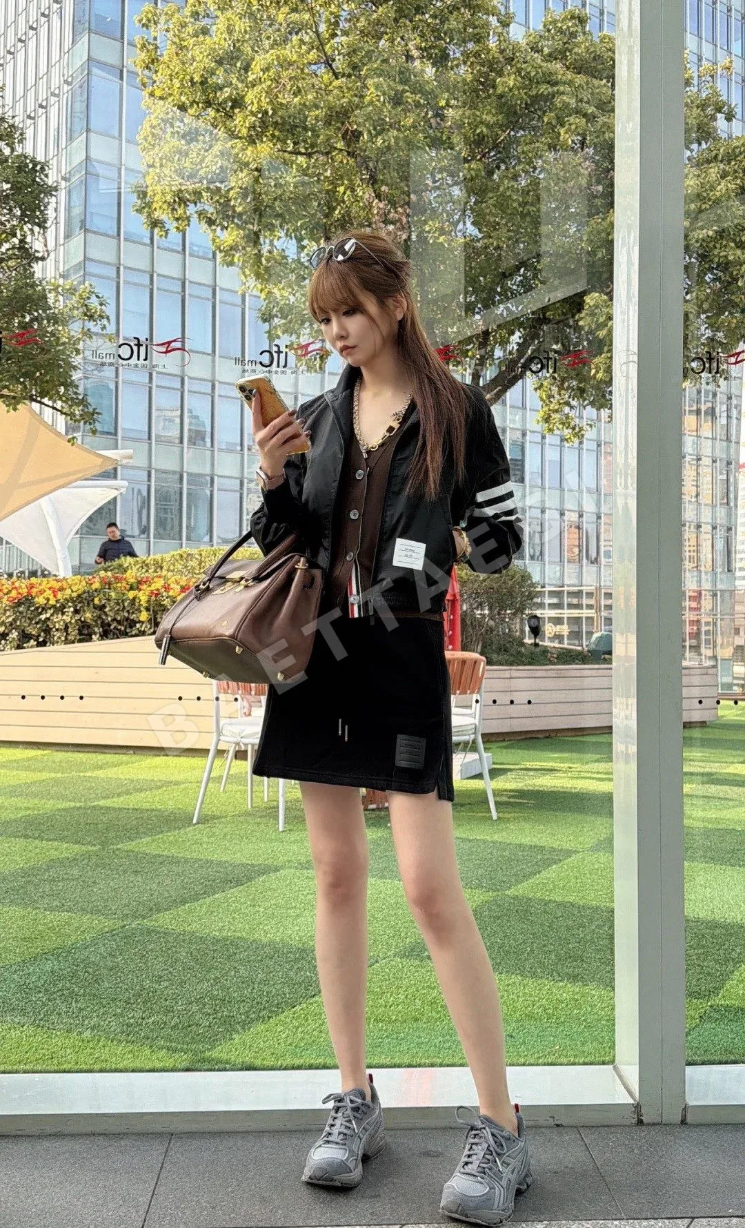 톰브라운 4바 스트라이프 경량 나일론 여성 자켓 상세 이미지 9