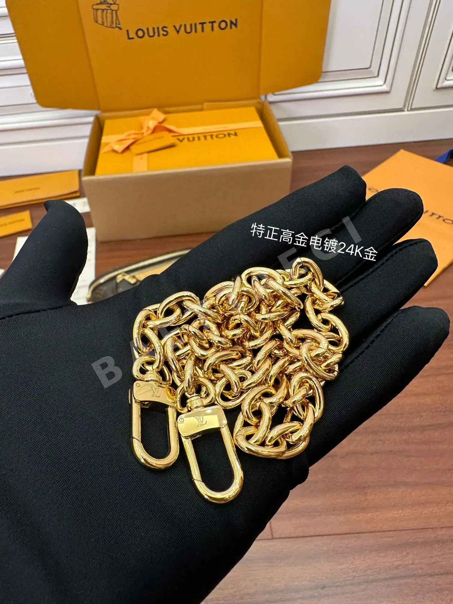 루이비통 M82335 가죽 미니백 상세 이미지 6