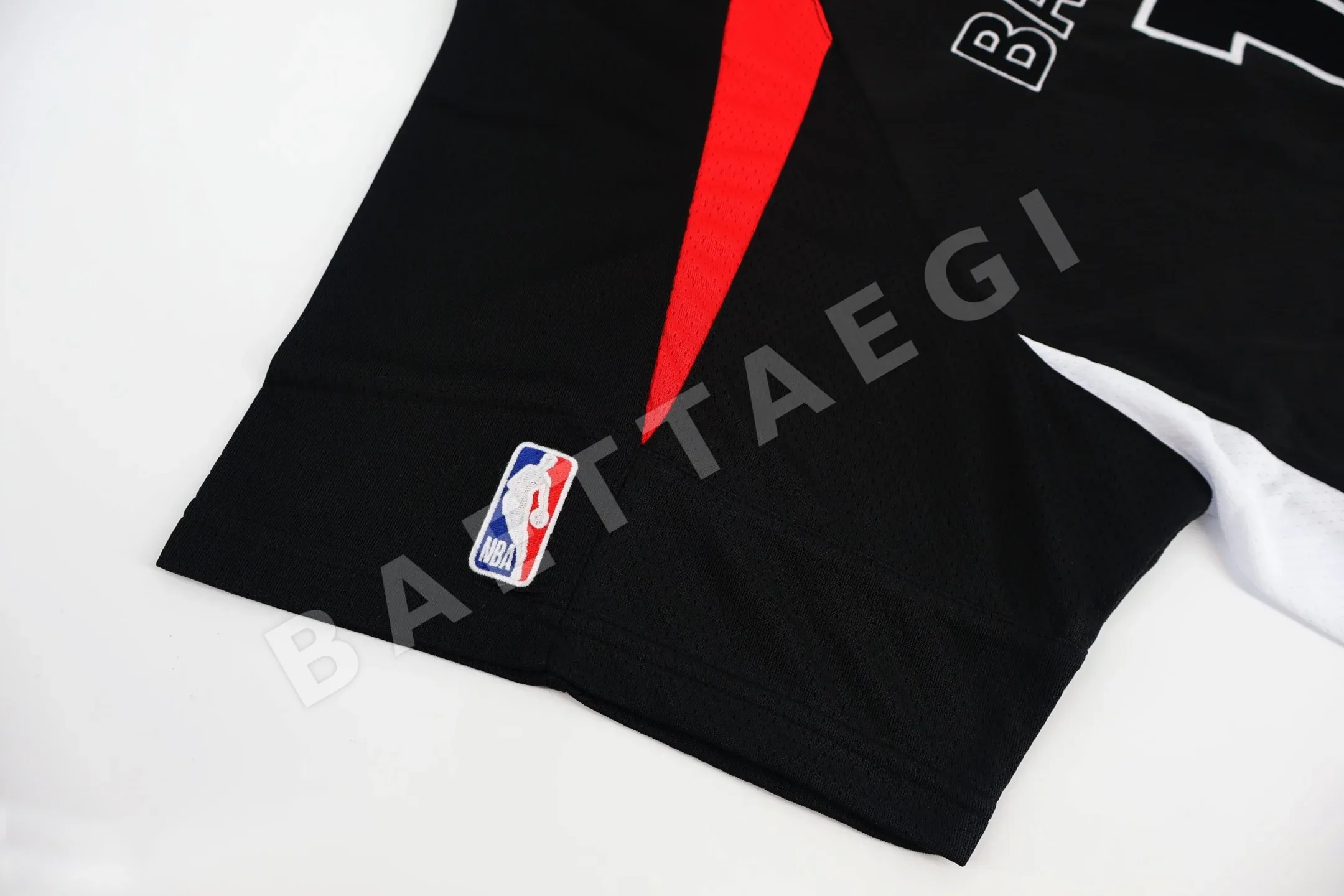 발렌시아가 NBA 콜라보 오버사이즈 컬러블록 반팔 티셔츠 상세 이미지 4