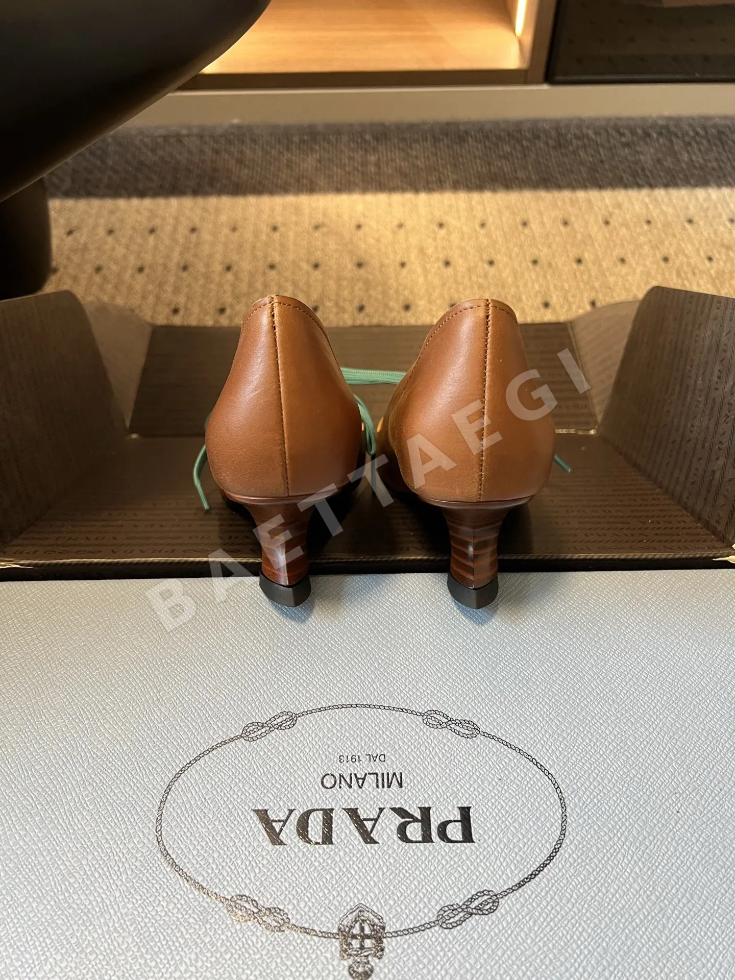 프라다 메탈 버클 리본 포인티드토 키튼힐 5.5 cm 상세 이미지 9