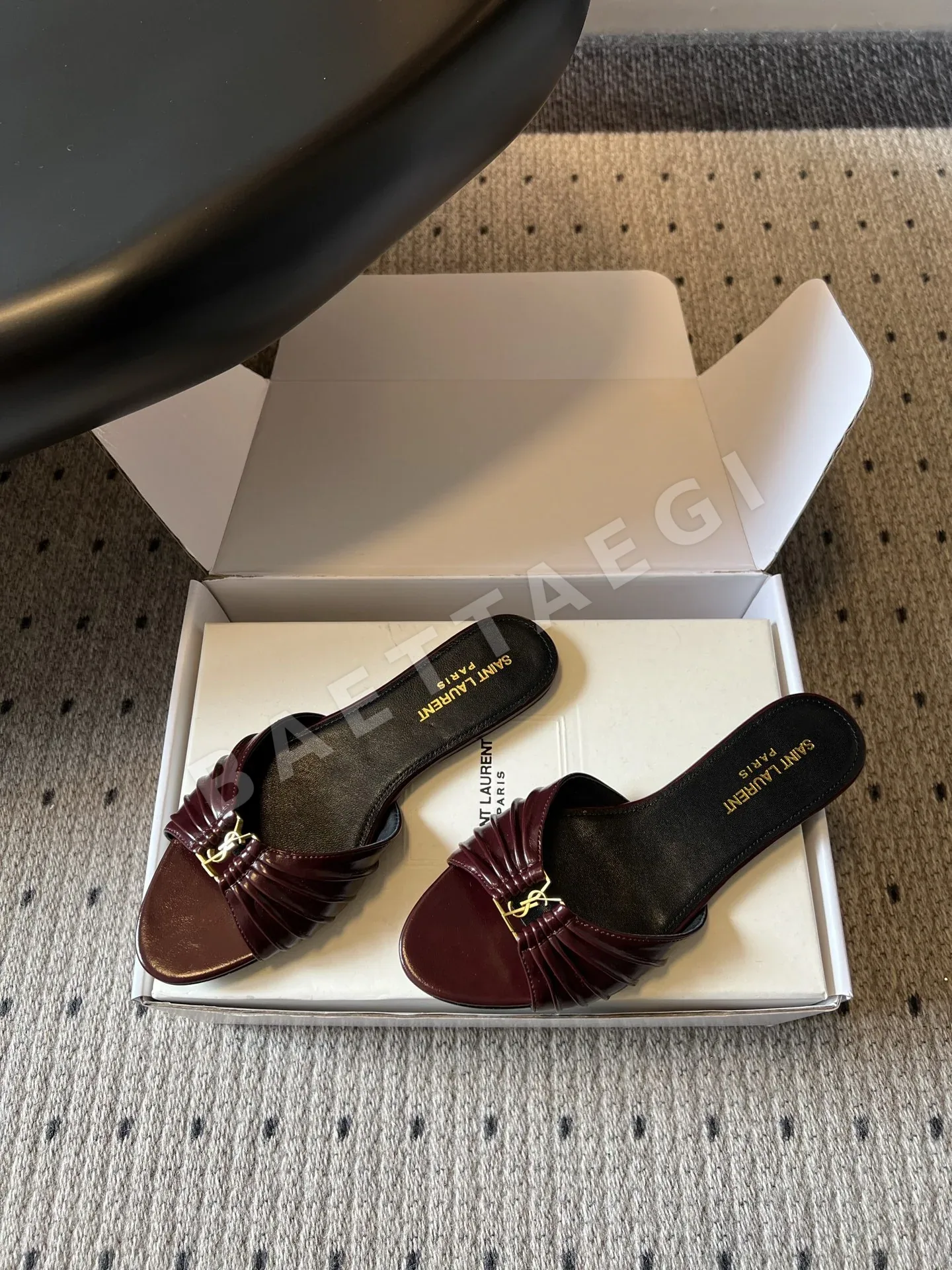 생로랑 플리츠 YSL 버클 플랫 샌들 상세 이미지 2