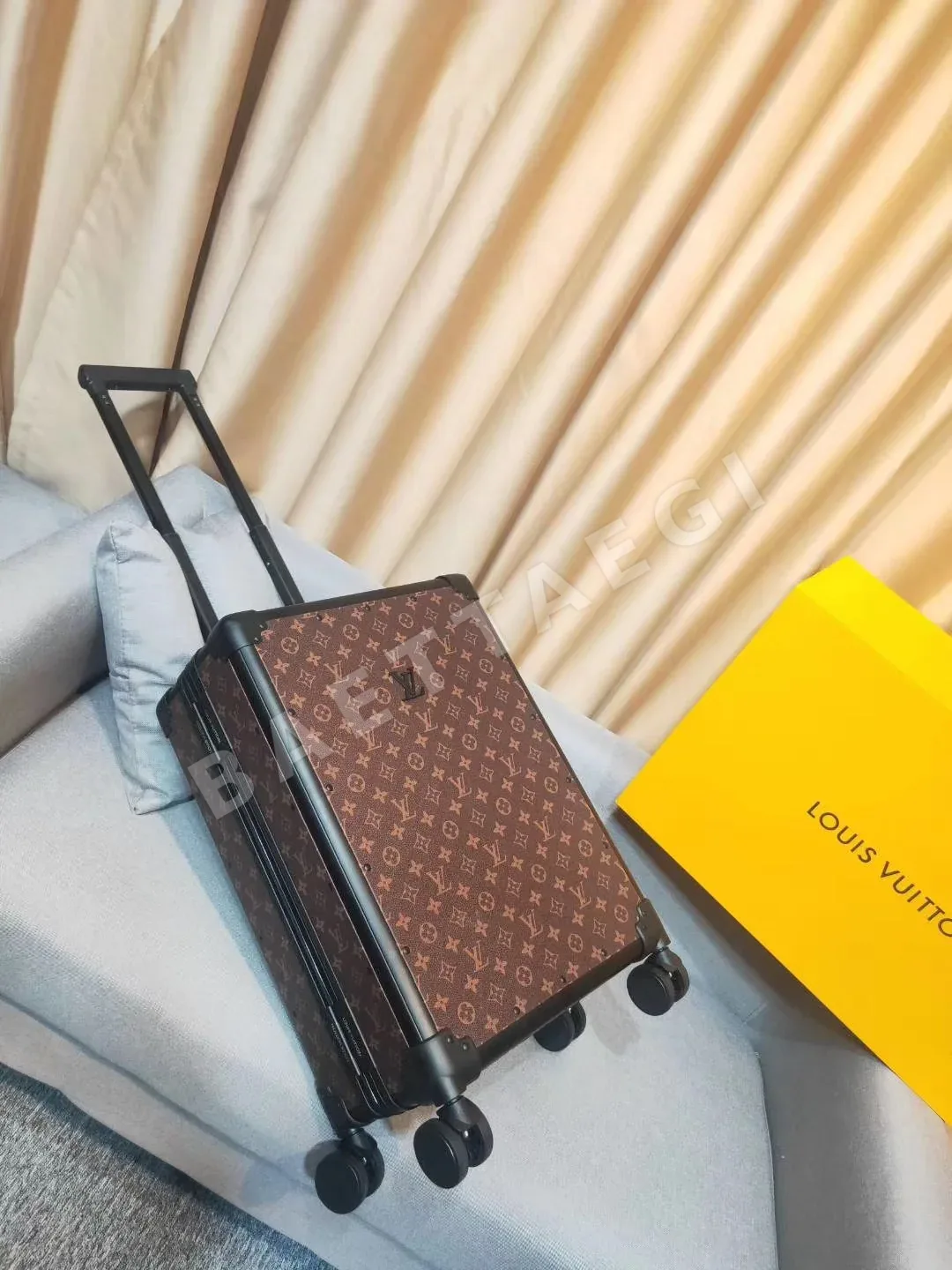여행가방 루이비통 레트로 꽃무늬 알루미늄 여행가방 상세 이미지 5