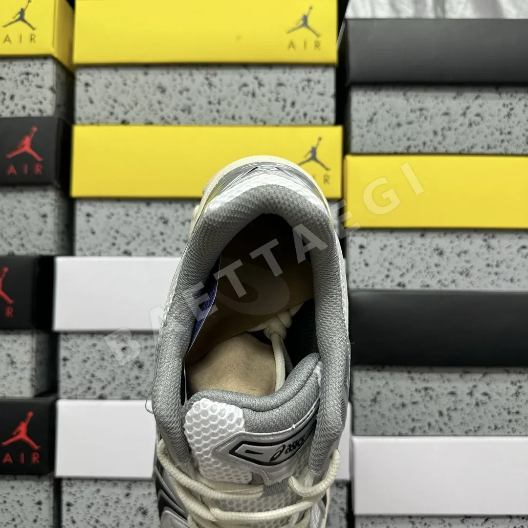 아식스 [LZ] 젤 카야노 14 1201A457-101 200568 Asics Gel-Kayano 14 JJJJound Silver Black 상세 이미지 6