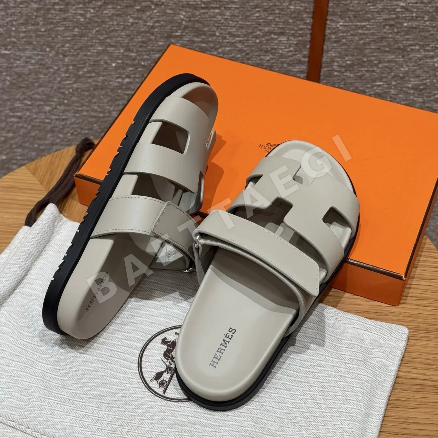 에르메스 시프레 샌들 베이지 카프스킨 상세 이미지 4
