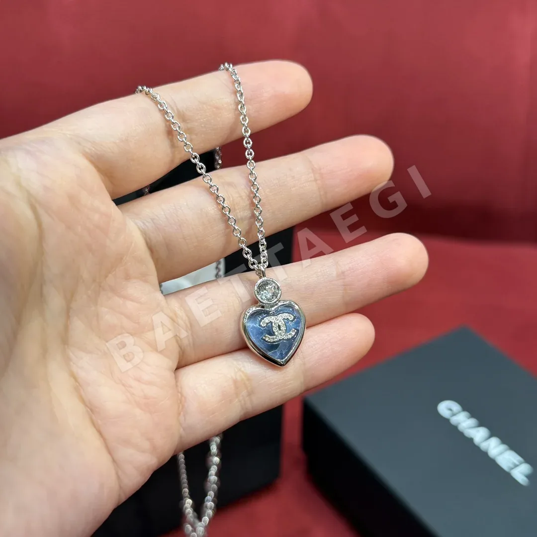 샤넬 라인스톤 하트 유리 목걸이 178136