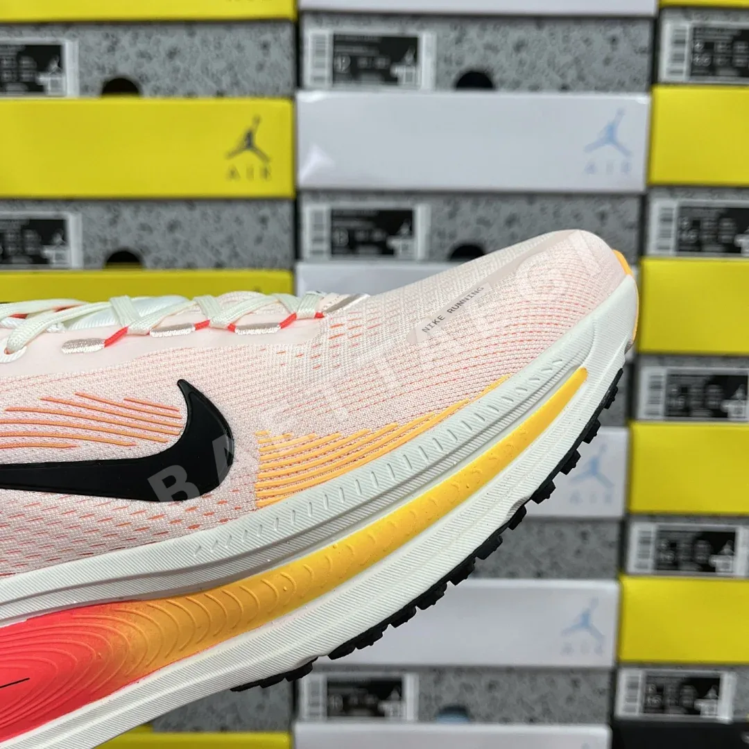 나이키 줌 보메로 18 HM6804-100 201095 Nike Zoom Vomero 18 상세 이미지 8