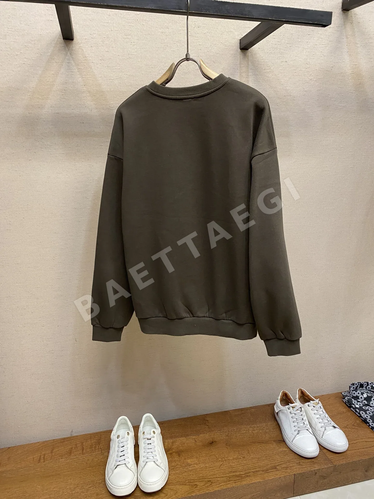 알로 클래식 크루넥 루즈핏 남성 트레이닝 셔츠 상세 이미지 2