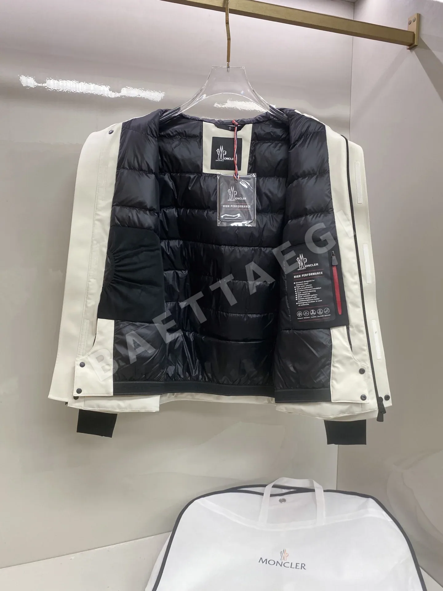 몽클레르 그레노블(Moncler Grenoble) 기능성 후드 스키 자켓 다운 패딩 상세 이미지 9