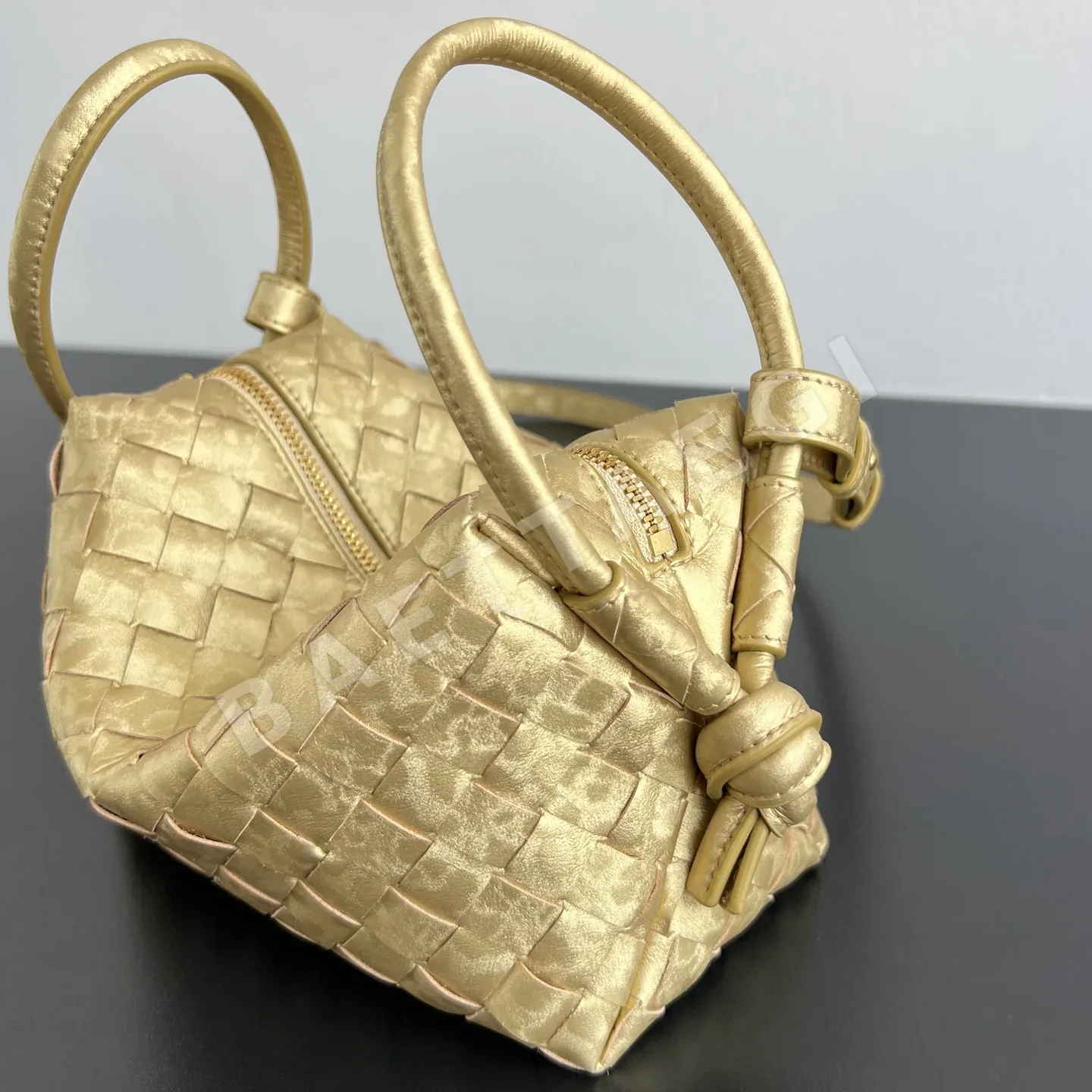 보테가베네타 탑 핸들 루프 스몰 상세 이미지 3