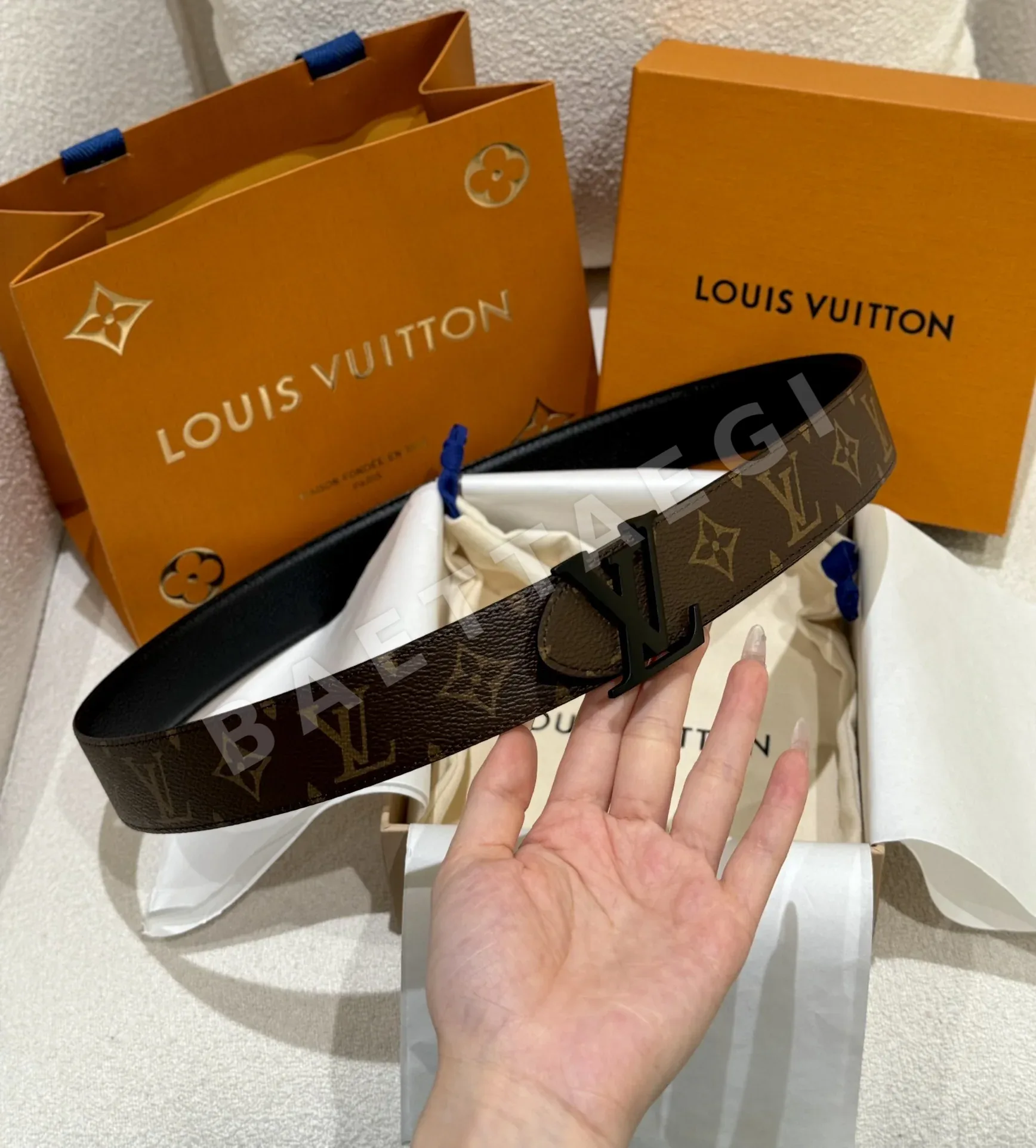 루이비통 LV 아이코닉 로고 양면 소가죽 벨트 상세 이미지 4