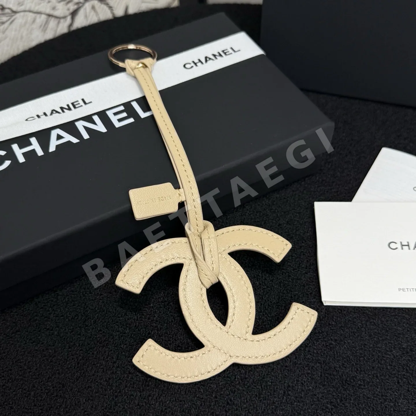 샤넬 램스킨 더블 C 로고 키링 상세 이미지 6