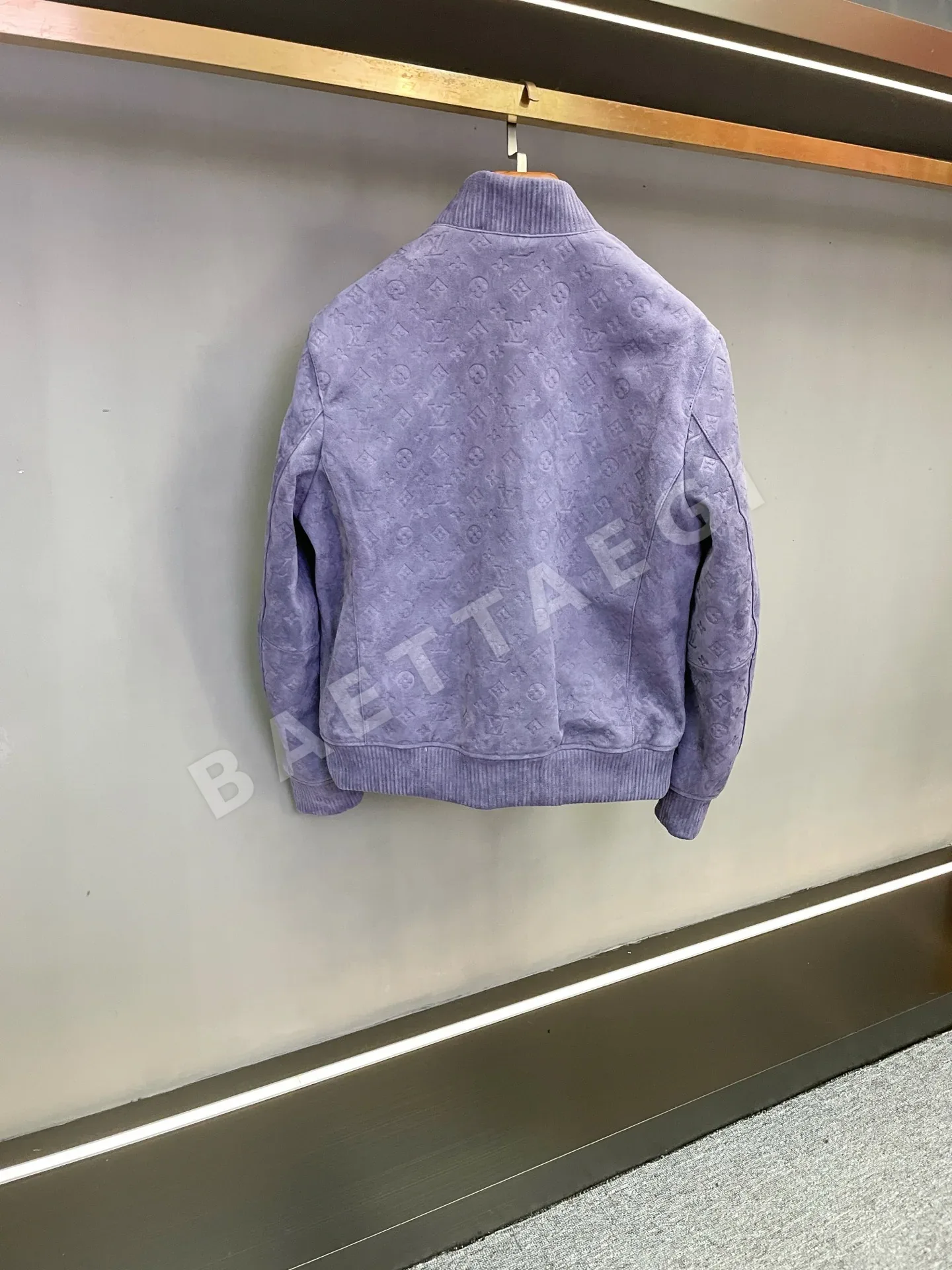 루이비통 퍼플 엠보스드 스웨이드 램스킨 야구 자켓 상세 이미지 2
