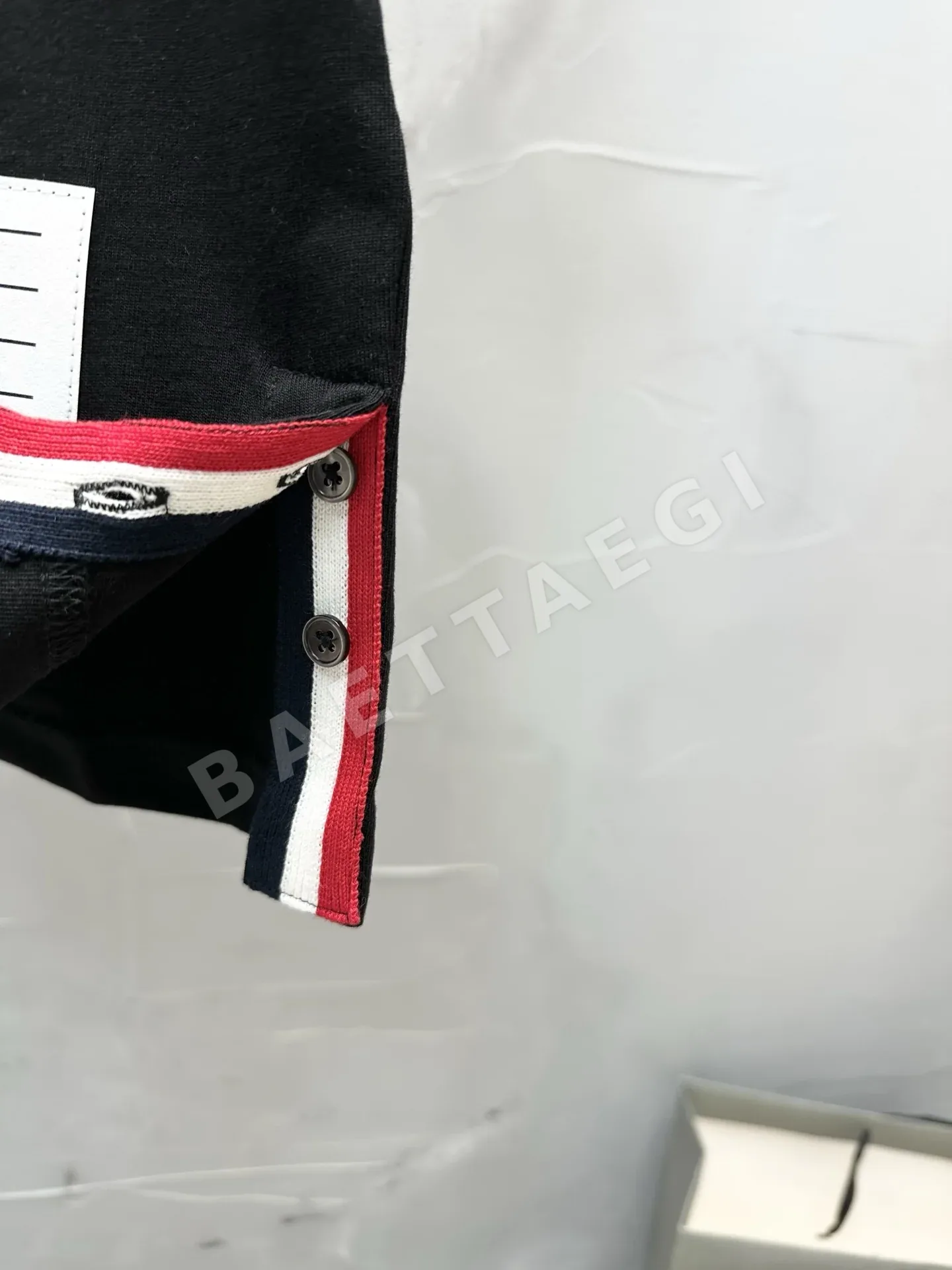 톰브라운 4바 스트라이프 크루넥 남성 반팔 티셔츠 상세 이미지 7