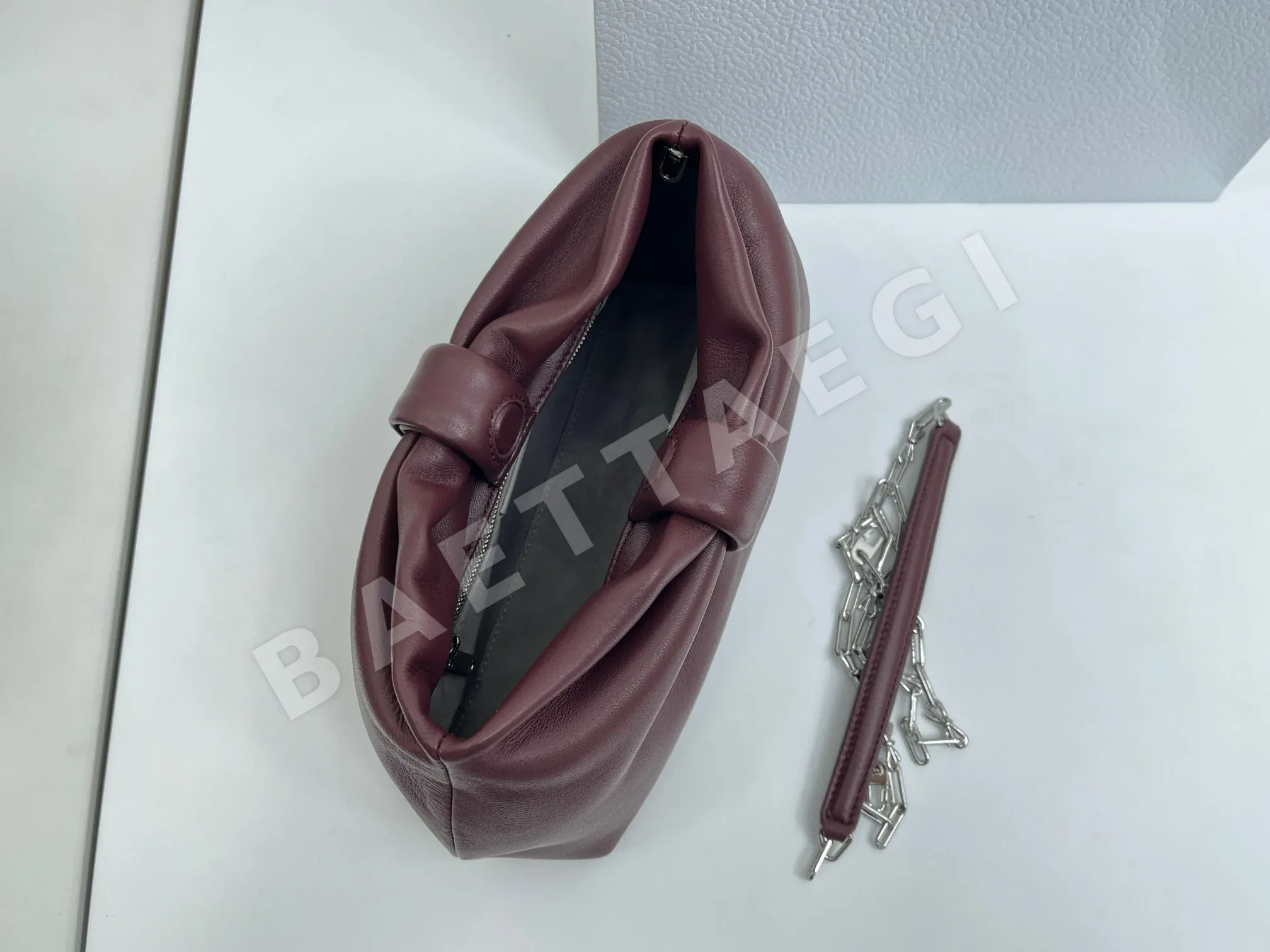 디올 보우 체인 가방 상세 이미지 8