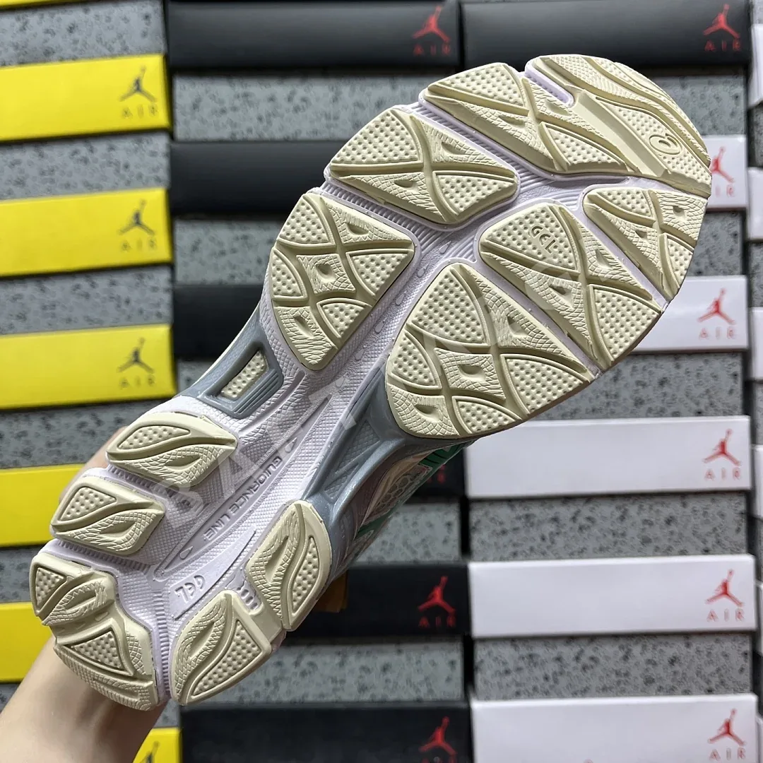 아식스 [WZ] 젤 큐뮬러스 16 1203A990-100 200611 Asics Gel-Cumulus 16 Tomo Summit 상세 이미지 7