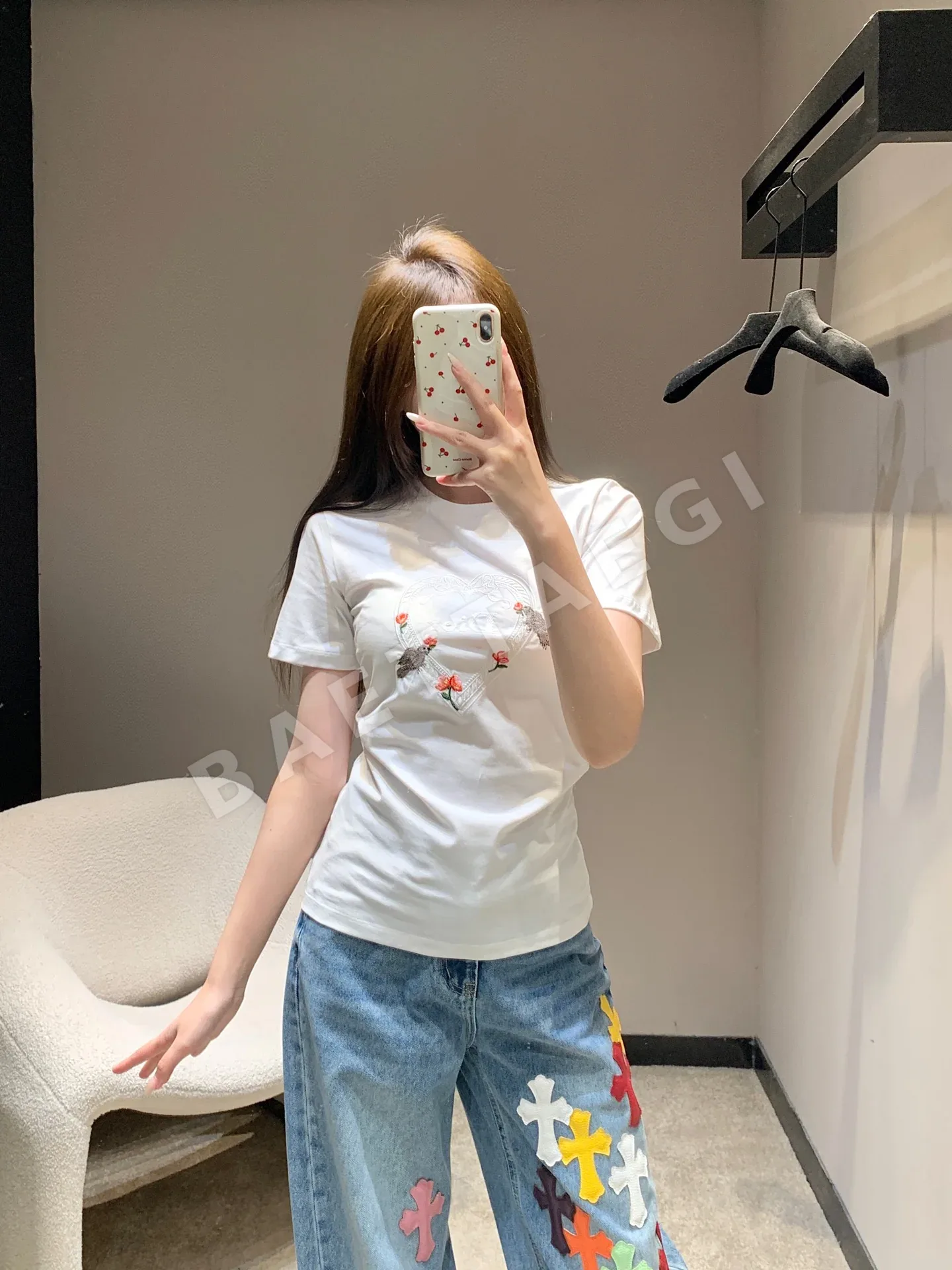 디올 자수 하트 크루넥 여성 반팔 티셔츠 상세 이미지 9