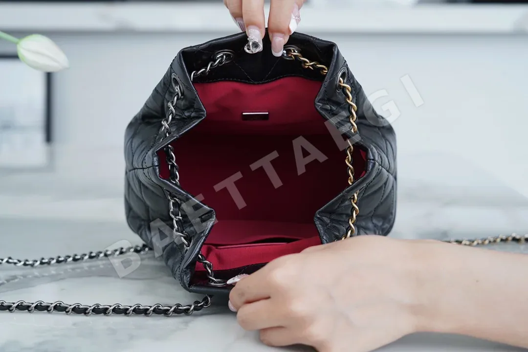 샤넬 가브리엘 미니 호보백 블랙 가죽 백팩 가방 상세 이미지 8