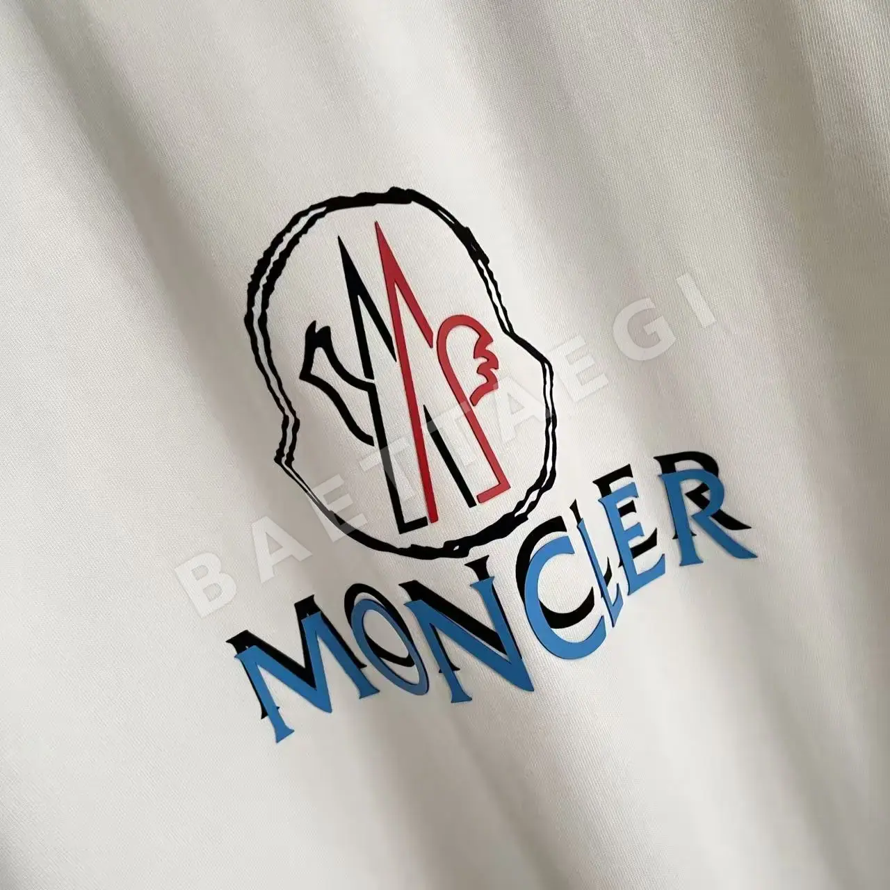 몽클레르 로고 플로키 가공 반팔 티셔츠 상세 이미지 5