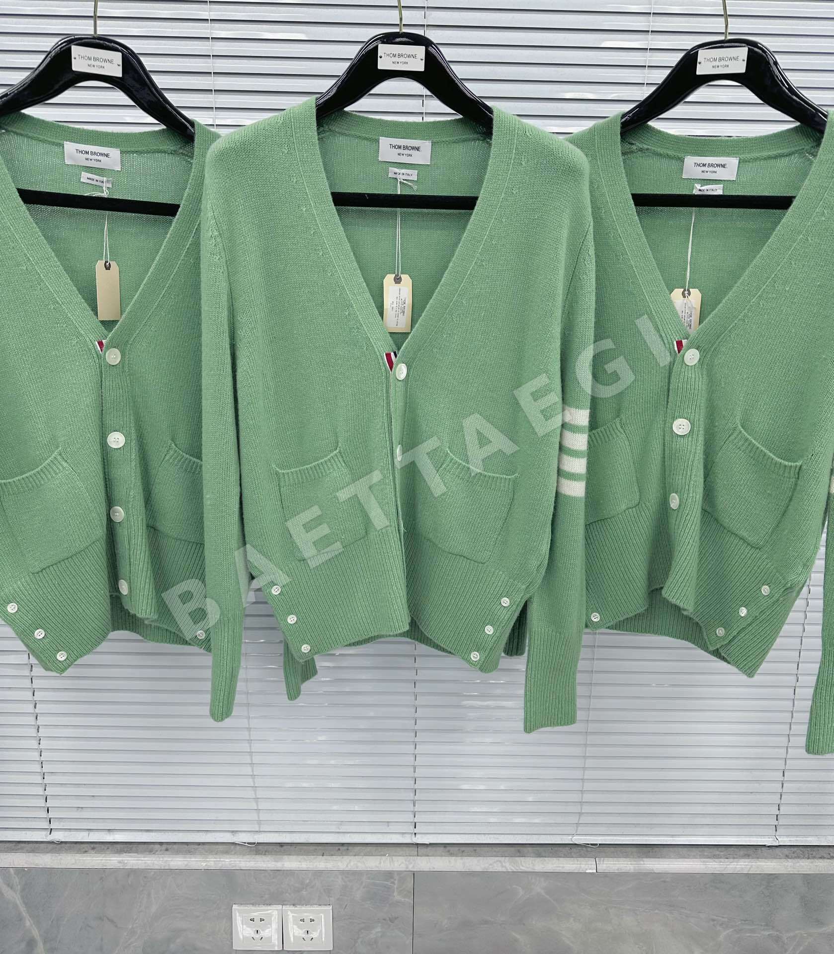 톰브라운 울 가디건 상세 이미지 2