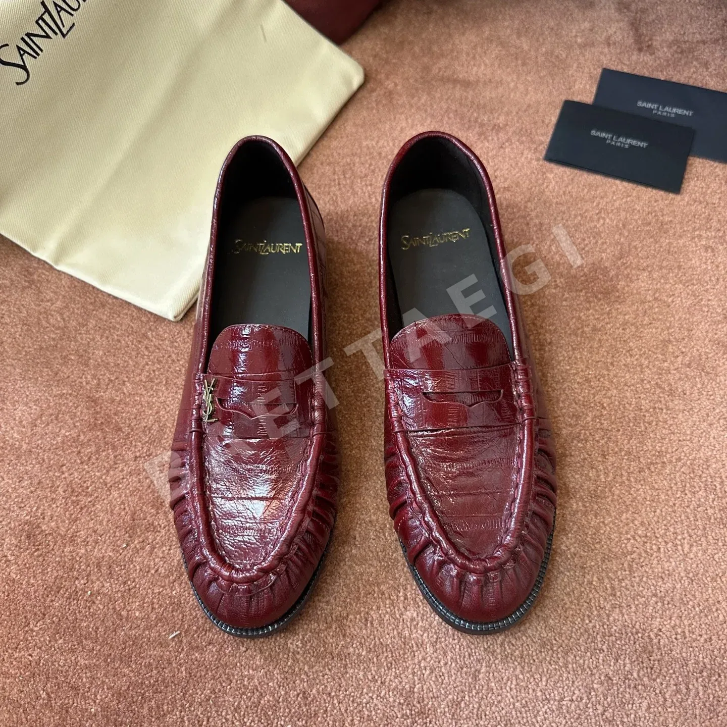 생로랑 YSL 앞코 덮인 뮬 108308