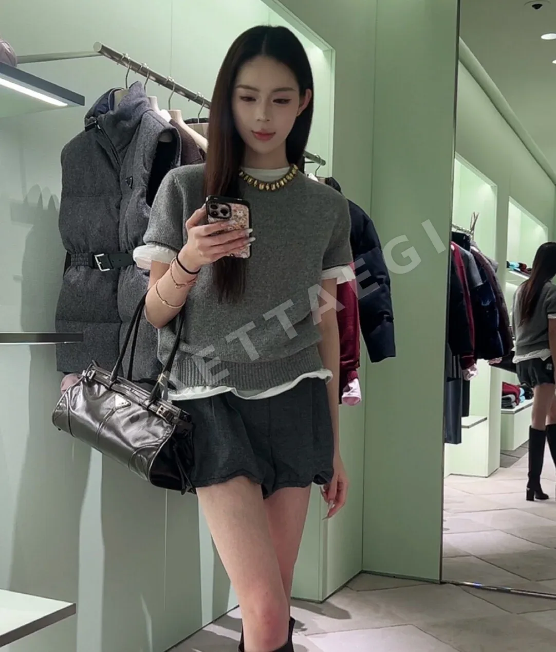 프라다 큐빅 장식 캐시미어 혼방 카라 반팔 티셔츠 상세 이미지 2