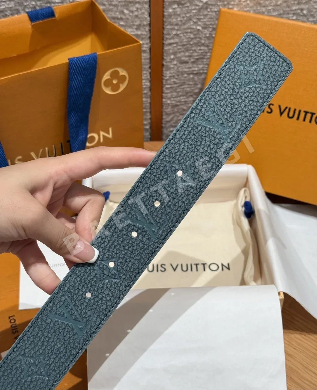 루이비통 이니셜 40mm 리버시블 소가죽 벨트 상세 이미지 9
