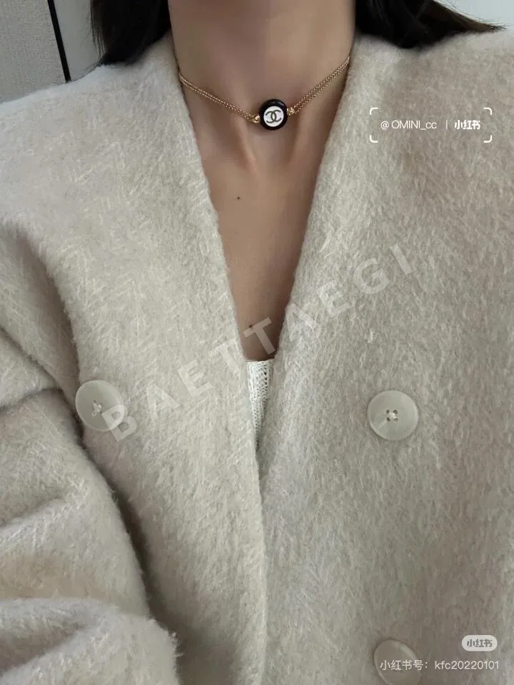샤넬 블랙&화이트 버튼 라운드 에나멜 귀걸이 상세 이미지 7